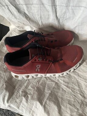 On Running Women’s Athletic Shoes in Rust Red with White Sole size 10